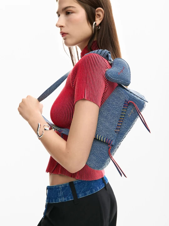 Zdjęcie produktu Haftowana torba z denimu Desigual niebieski
