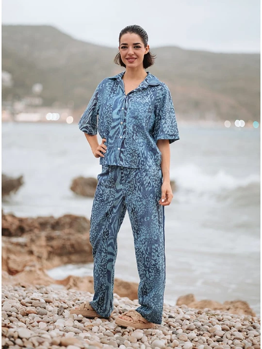 Zdjęcie produktu Isla Bonita by SIGRIS Spodnie w kolorze granatowo-błękitnym rozmiar: L