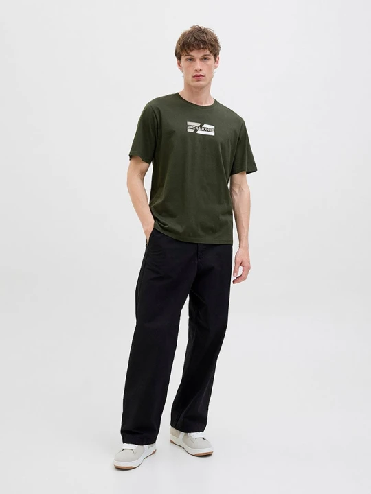 Zdjęcie produktu Jack & Jones Koszulka "Jjcorp" w kolorze khaki rozmiar: L