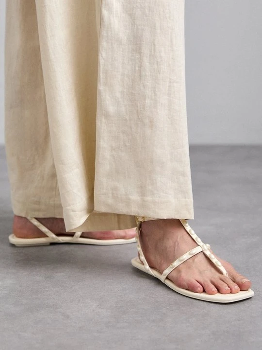 Zdjęcie produktu Japonki Stuart Weitzman mleczny