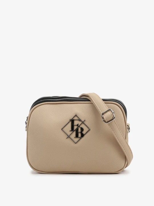 Zdjęcie produktu Jasnobeżowa Trzykomorowa Torebka Typu Listonoszka Ozdobiona Literkami Lanithara Fashion&bags Beżowy