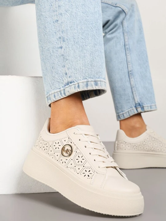 Zdjęcie produktu Jasnobeżowe Sneakersy na Platformie z Ażurowym Zdobieniem i Aplikacją Dalirnna MSMG Beżowy