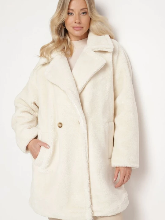 Zdjęcie produktu Jasnobeżowy Długi Płaszcz Futerko Dwurzędowe w Stylu Teddy Malwirae J.style