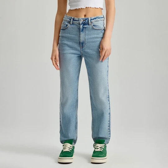 Zdjęcie produktu Jasnobłękitne jeansy mom fit z wysokim stanem House niebieski