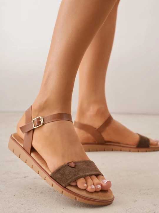 Zdjęcie produktu Jasnobrązowe Sandały VICES w Stylu Basic z Paskiem z Klamerką Loretha Brązowy