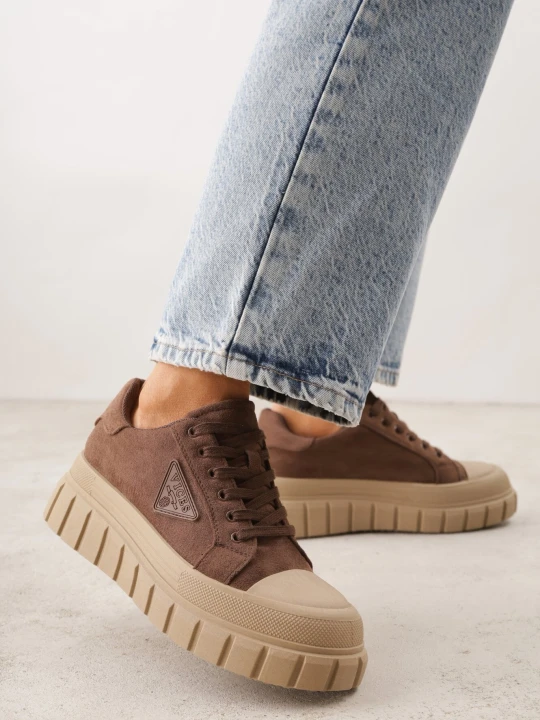 Zdjęcie produktu Jasnobrązowe Sneakersy Vices na Grubej Podeszwie z Geometryczną Aplikacją Leanae Brązowy