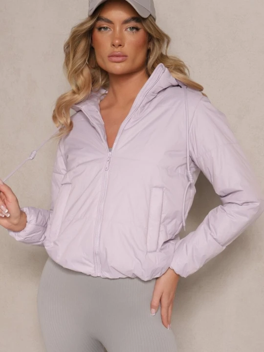 Zdjęcie produktu Jasnofioletowa Pikowana Kurtka z Odpinanym Kapturem z Tkaniny Kaliran J.style Fioletowy