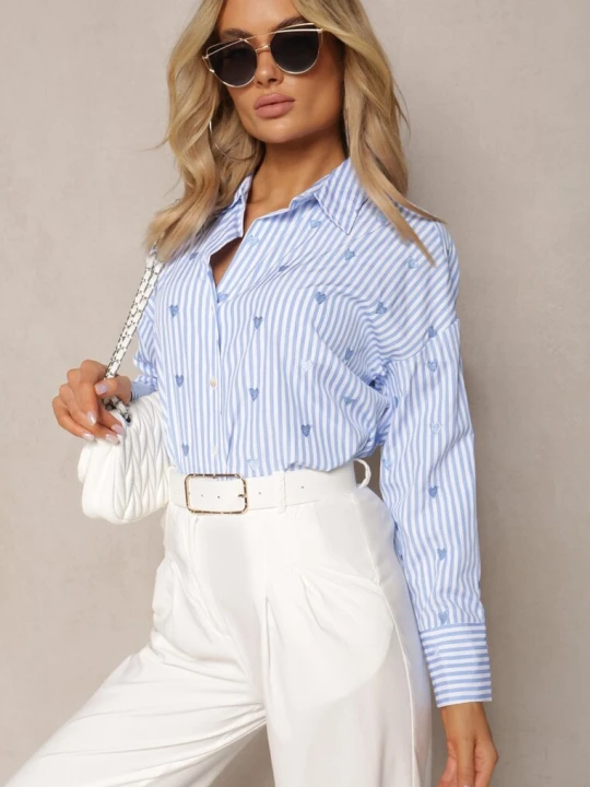Zdjęcie produktu Jasnoniebieska Bawełniana Koszula Ozdobiona Wzorem w Cienkie Paski i Serduszka Vatille Melya By Melody Niebieski