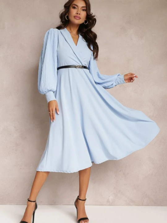 Zdjęcie produktu Jasnoniebieska Rozkloszowana Sukienka z Paskiem i Długim Rękawem Malaiyah New Collection Niebieski
