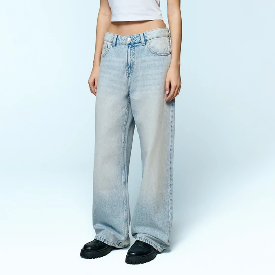 Zdjęcie produktu Jasnoniebieskie jeansy baggy straight fit z efektem sprania House
