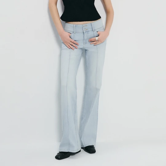 Zdjęcie produktu Jasnoniebieskie jeansy dzwony bootcut z niskim stanem House
