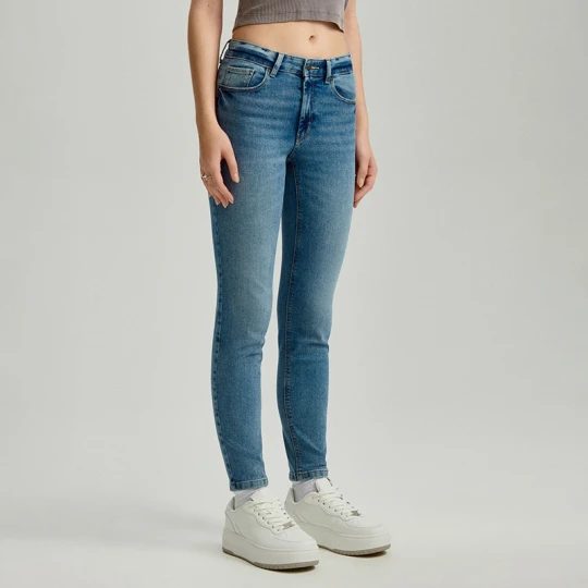Zdjęcie produktu Jasnoniebieskie jeansy skinny fit push up z regularnym stanem House granatowy