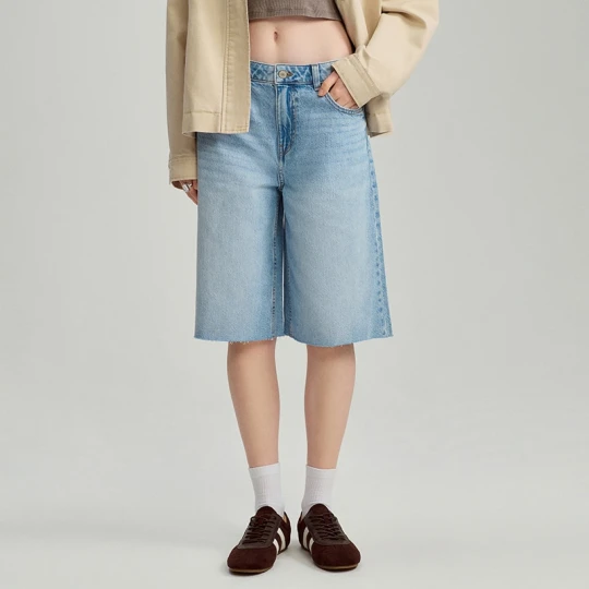 Zdjęcie produktu Jasnoniebieskie szorty jeansowe bermudy mid waist House