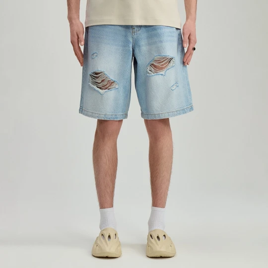Zdjęcie produktu Jasnoniebieskie szorty jeansowe z dziurami House
