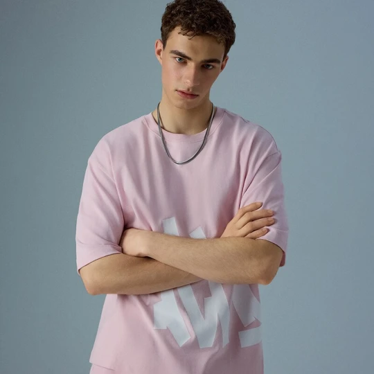 Zdjęcie produktu Jasnoróżowa koszulka z napisem Chosen w stylu graffiti House różowy