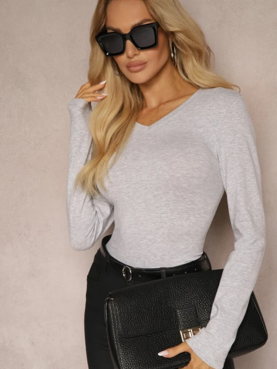 Zdjęcie produktu Jasnoszara Bluzka Bawełniana Typu Longsleeve z Dekoltem w Kształcie Litery V Miavelle Glo-story Szary