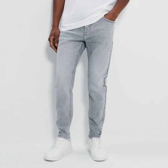 Zdjęcie produktu Jasnoszare jeansy carrot fit House jasnoszary