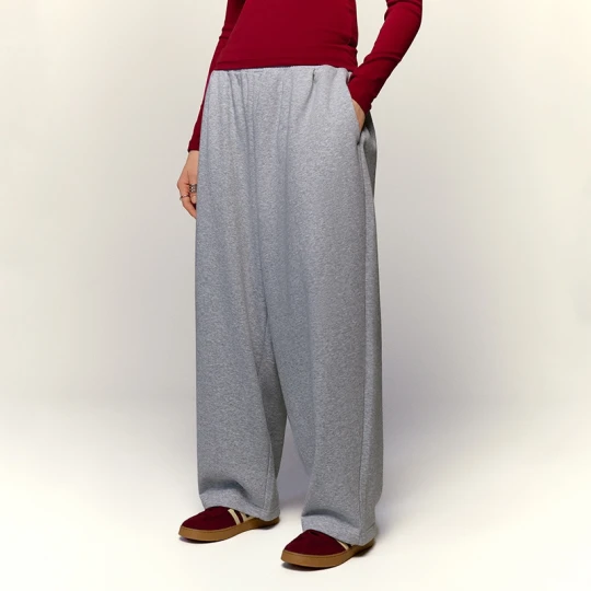 Zdjęcie produktu Jasnoszare spodnie dresowe baggy House jasnoszary