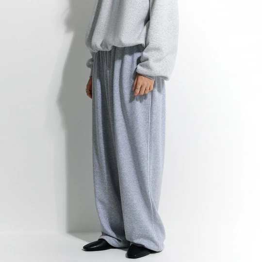 Zdjęcie produktu Jasnoszare spodnie dresowe wide leg z lampasami House jasnoszary