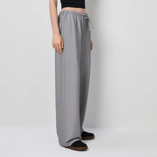 Zdjęcie produktu Jasnoszare spodnie wide leg na gumce House jasnoszary