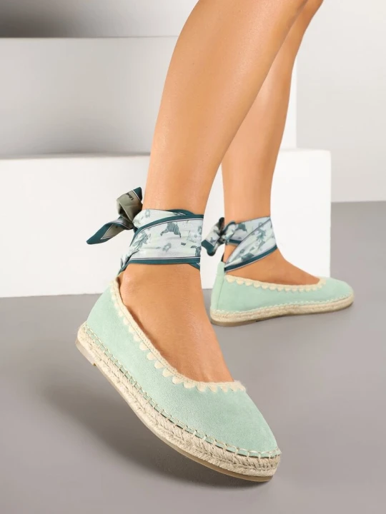 Zdjęcie produktu Jasnozielone Espadryle z Plecioną Podeszwą i Wiązaniem Wokół Kostki Cyntavia Zielony