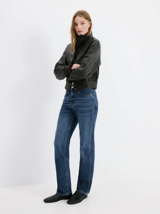 Zdjęcie produktu Jeans Matilda z wysokim stanem o prostym kroju ciemnoniebieski - Kobieta - - MANGO