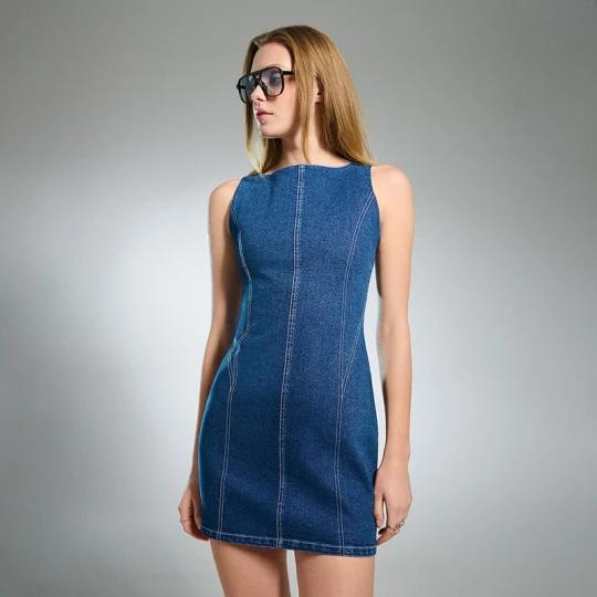 Zdjęcie produktu Jeansowa dopasowana sukienka mini granatowa House