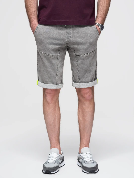 Zdjęcie produktu Jeansowe krótkie spodenki męskie z ozdobnymi przeszyciami - jasnoszare V1 - Rozmiar: M Ombre Clothing jasny szary