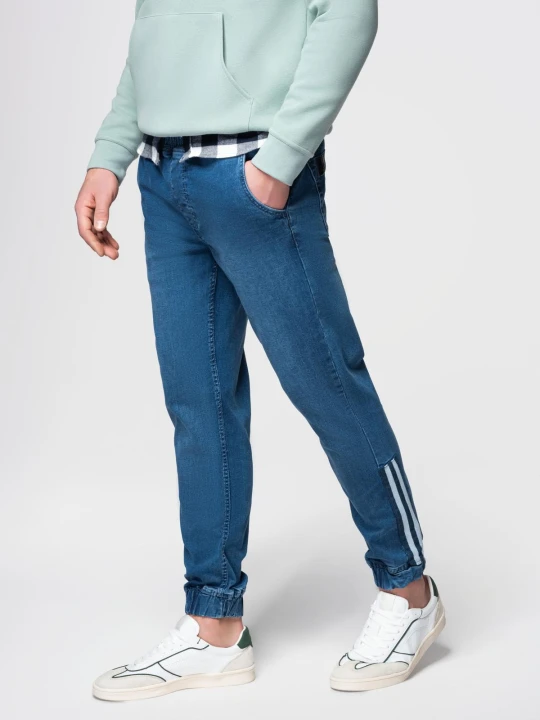 Zdjęcie produktu Jeansowe męskie joggery z lampasami – niebieskie V3 - Rozmiar: L Ombre Clothing