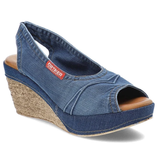 Zdjęcie produktu Sandały damskie Artiker, wykonane z materiału tekstylnego typu denim z odkrytym przodem przeszyciami na cholewce i naszywanym logo, jeans, 40C0243 niebieski