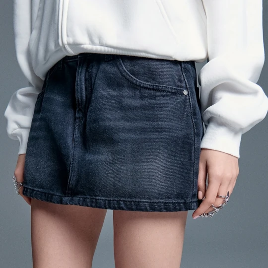 Zdjęcie produktu Jeansowe spódnico-spodenki mini czarne House