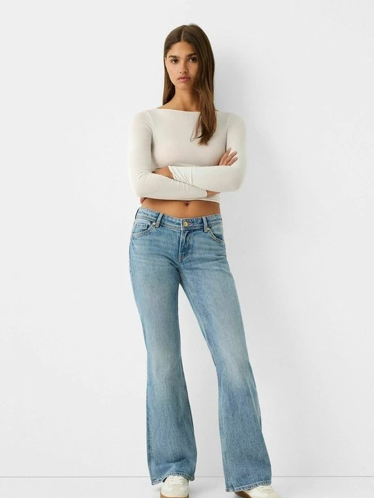 Zdjęcie produktu Jeansy Bootcut Bershka jasnoniebieski denim