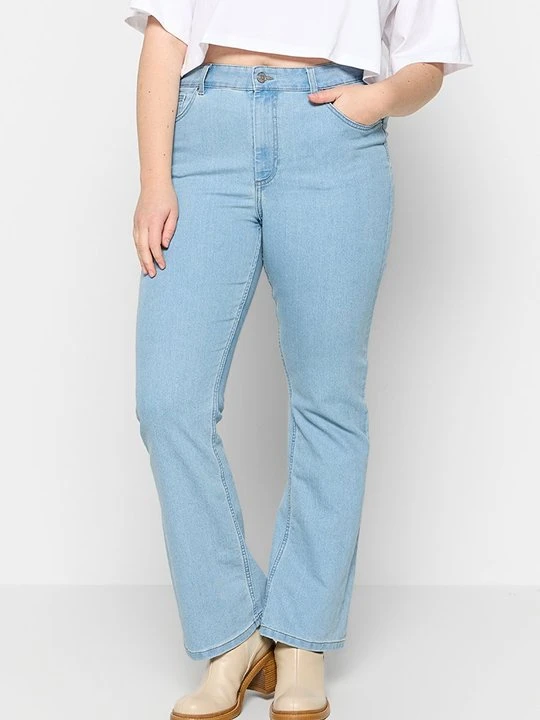 Zdjęcie produktu Jeansy Bootcut ONLY Carmakoma jasnoniebieski