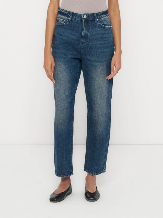 Zdjęcie produktu Jeansy damskie mom fit Armani Exchange granatowy