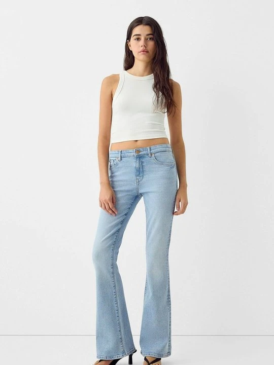Zdjęcie produktu Jeansy Dzwony Bershka jasnoniebieski