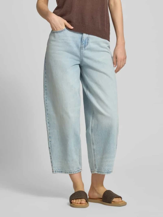 Zdjęcie produktu Jeansy o kroju barrel fit z szeroką nogawką z czystej bawełny model 'BILLIE' Vero Moda Jasnoniebieski