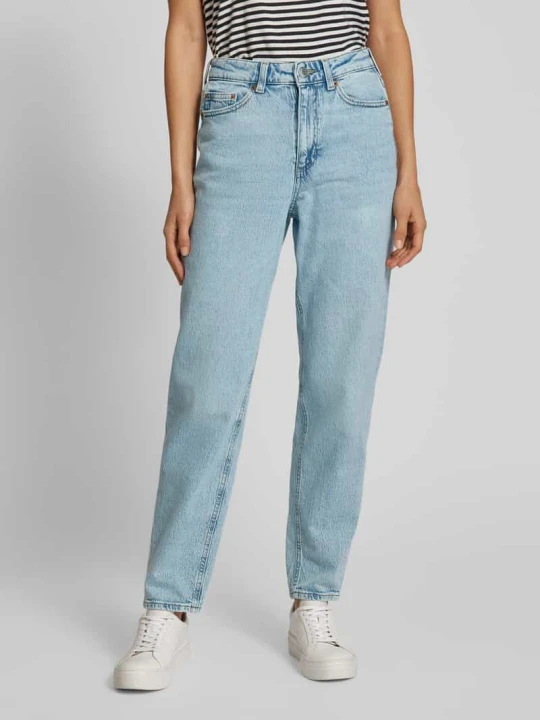 Zdjęcie produktu Jeansy o kroju mom fit z nitami model ‘TESSA’ Vero Moda Jeansowy niebieski