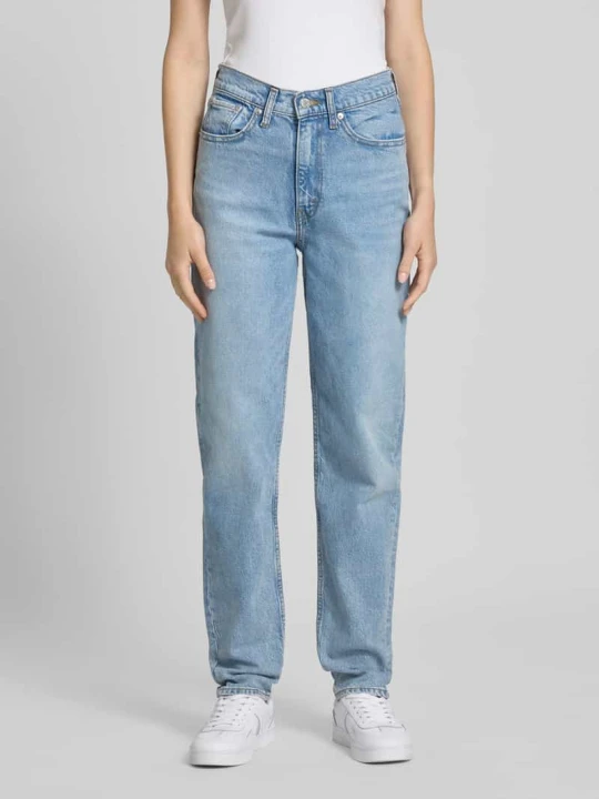 Zdjęcie produktu Jeansy o kroju mom fit z wpuszczanymi kieszeniami Levi's Jasnoniebieski