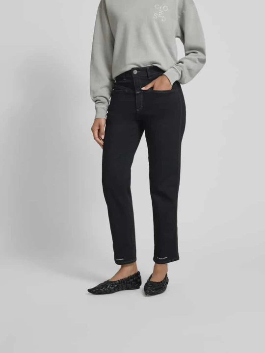 Zdjęcie produktu Jeansy o kroju regular fit z naszywką z logo Closed Czarny