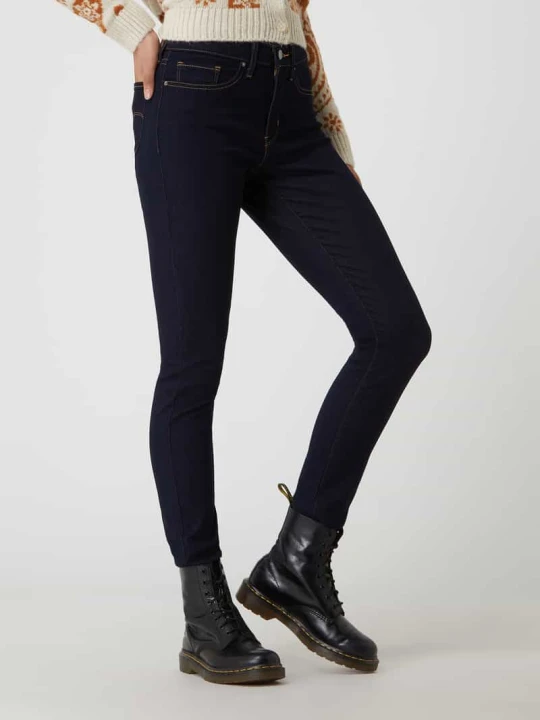 Zdjęcie produktu Jeansy Skinny Fit z efektem modelowania w 5 kieszeni Levi's Ciemnoniebieski