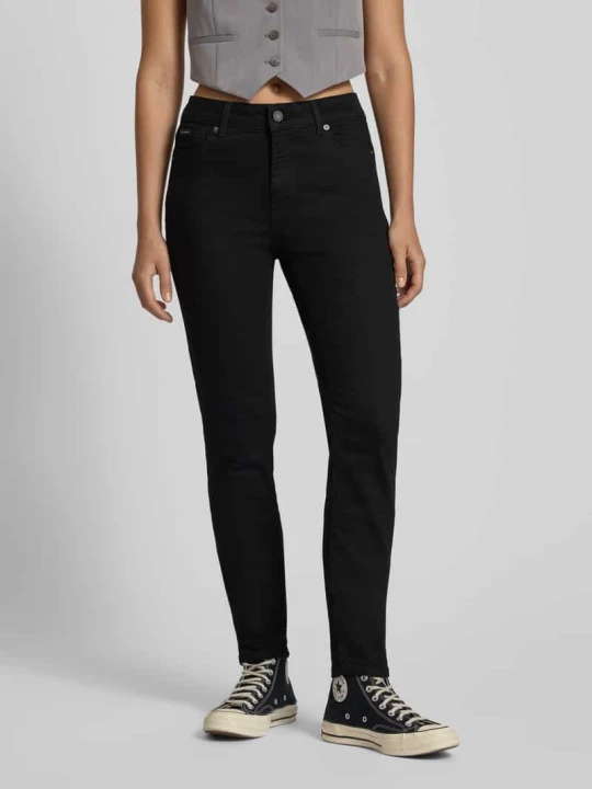 Zdjęcie produktu Jeansy o kroju skinny fit z detalem z logo Guess Czarny