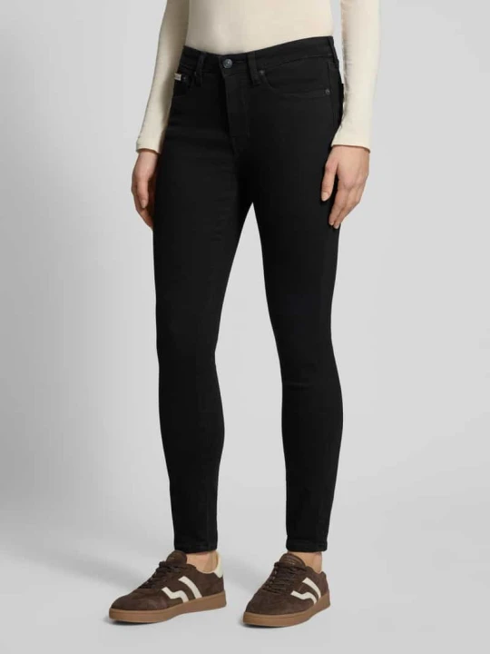 Zdjęcie produktu Jeansy o kroju skinny fit z naszywką z logo Calvin Klein Jeans Czarny