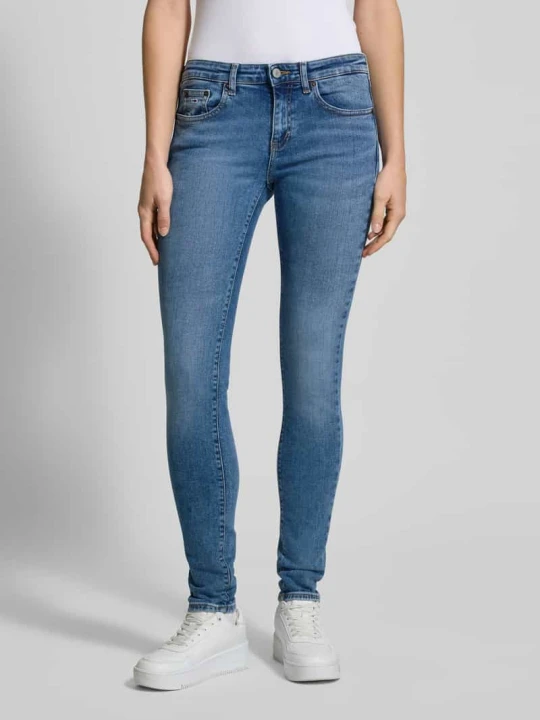 Zdjęcie produktu Jeansy o kroju skinny fit z wyhaftowanym logo model ‘SOPHIE’ Tommy Jeans Jeansowy niebieski
