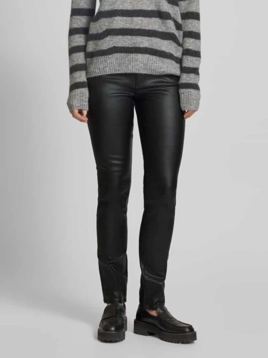 Zdjęcie produktu Jeansy o kroju slim fit z bawełny model ‘BETSY’ s.Oliver Czarny