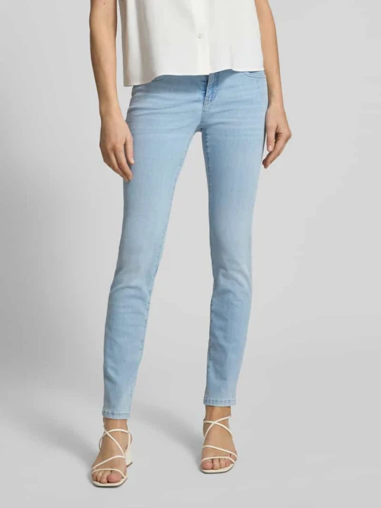 Zdjęcie produktu Jeansy o kroju slim fit z haftem Marc Cain Jasnoniebieski melanż