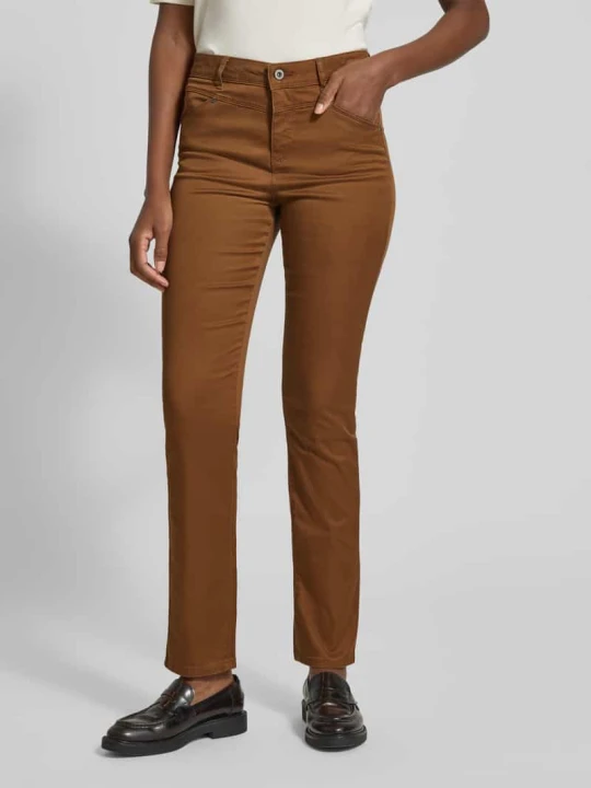 Zdjęcie produktu Jeansy o kroju slim fit z wpuszczanymi kieszeniami i kieszeniami z tyłu Christian Berg Koniakowy