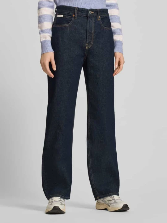 Zdjęcie produktu Jeansy o kroju straight fit z detalem z logo Calvin Klein Jeans Jeansowy niebieski