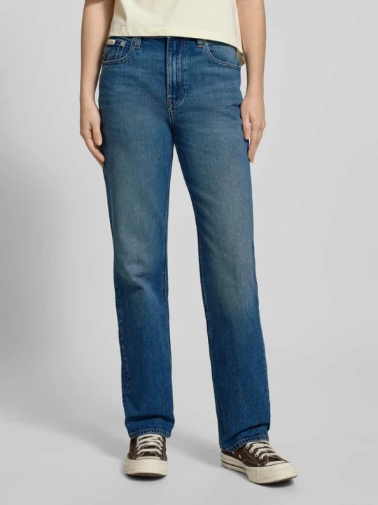 Zdjęcie produktu Jeansy o prostym kroju z naszywką z logo Calvin Klein Jeans Jeansowy niebieski