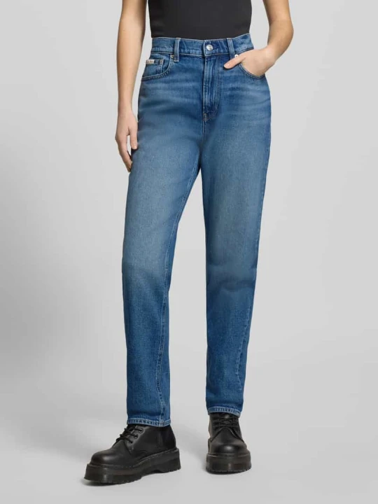 Zdjęcie produktu Jeansy o prostym kroju z naszywką z logo model „Mom” Calvin Klein Jeans Jasnoniebieski