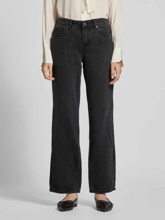 Zdjęcie produktu Jeansy o kroju straight fit z wysokim stanem i nitami model ‘FILIPPA’ Vero Moda Czarny
